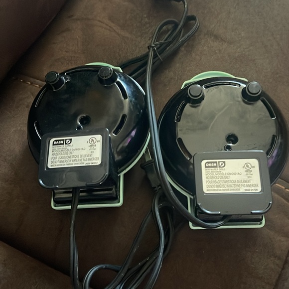 Dash mini waffle Iron & Grill. Seagram green color. New out of box. - Picture 3 of 3